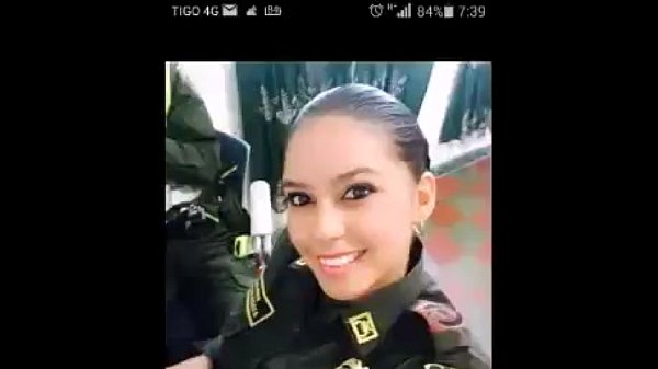 Mulher policial fazendo sexo