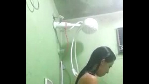 Mulheres tomando banho no vestiário