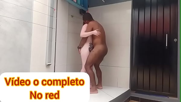Vídeo de novinha tomando banho