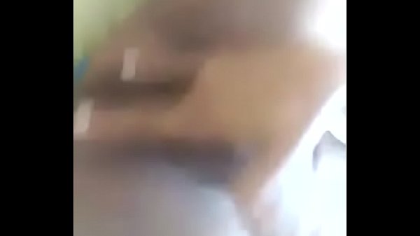 Homem se masturbando com buceta de silicone