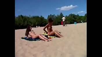 Fudendo em Praia de nudismo transando com pai
