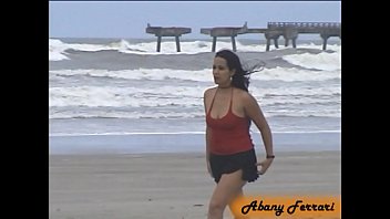 Nua na praia
