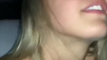 Esposa pedindo forte enquanto ele mete gostoso