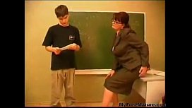 Sexo com professora velha da facul